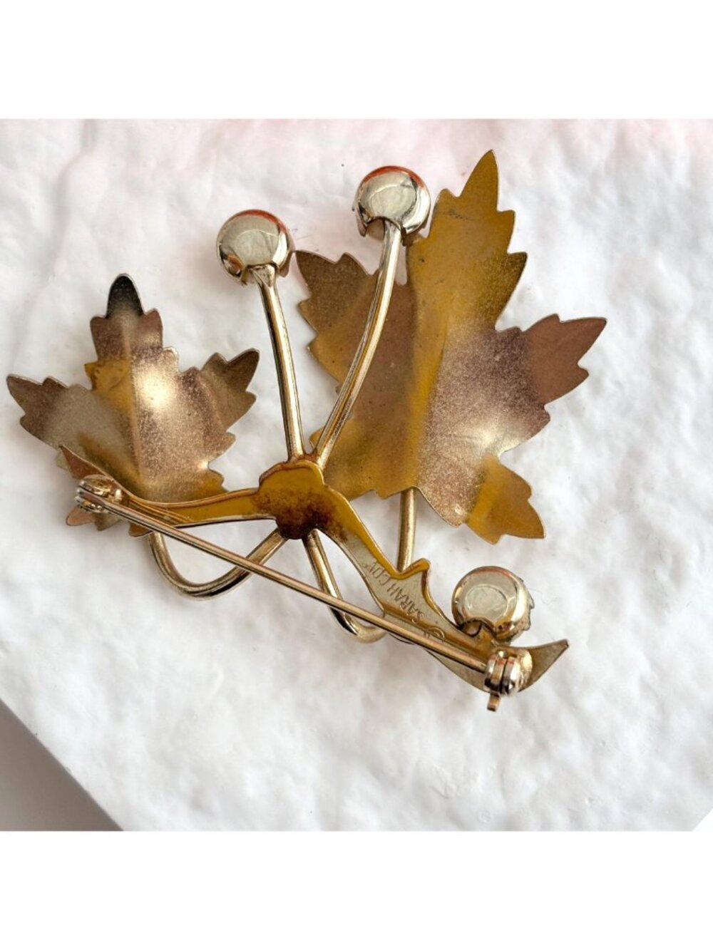 Double Leaf & Faux Pearl Sarah Coventry Gold T 60's Vintage Costume Brooch - Picture 3 of 10